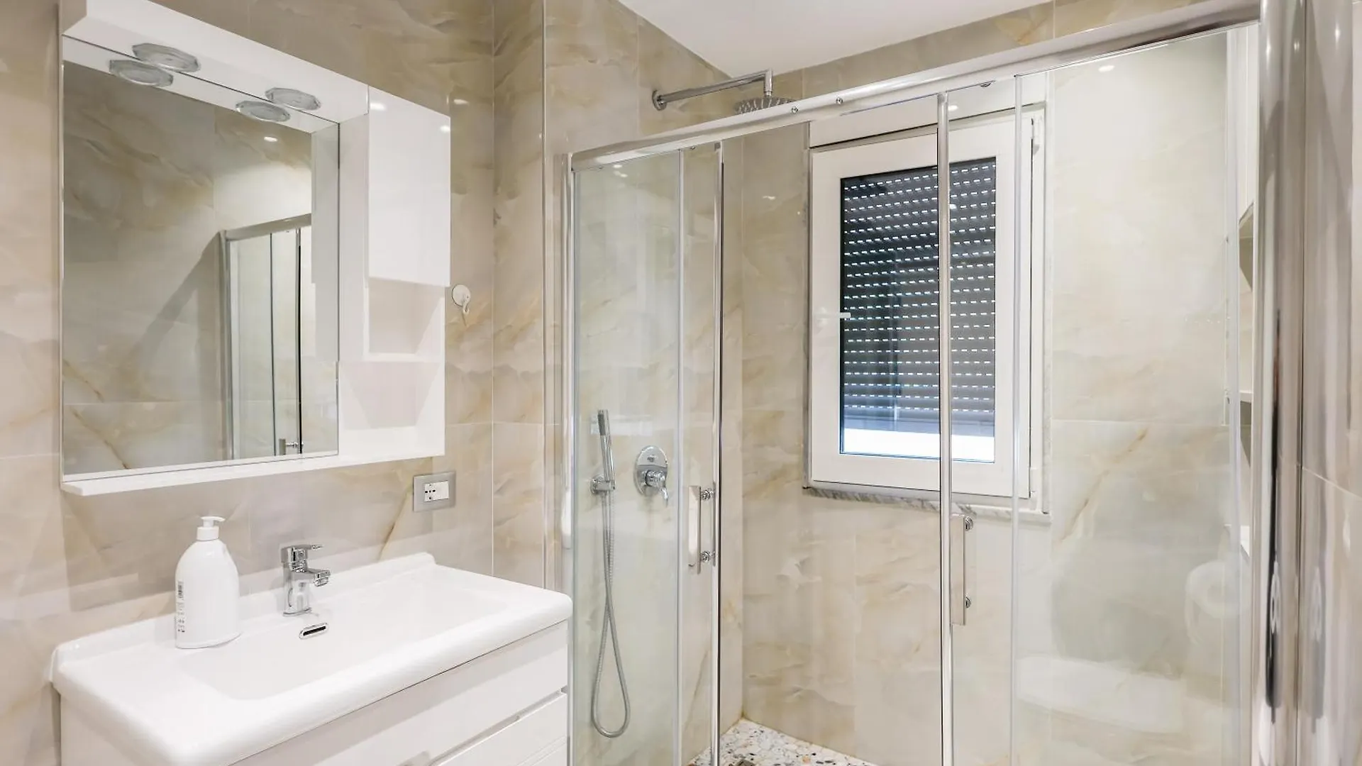 Premium Apartment In The Center Тирана